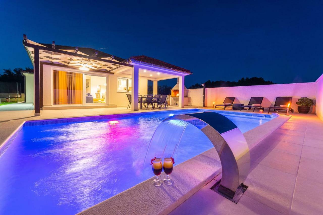 Villas Sabun - Modern House With Heated Pool Privlaka  Dış mekan fotoğraf